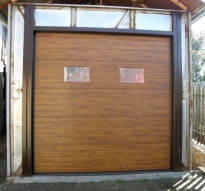 Sekční garážová vrata, š. 2400 mm x v. 2350mm, vzor lamela, barva zlatý dub, povrch hladká