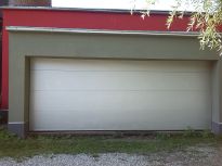 Sekční garážová vrata, výška otvoru 2500mm x 2240mm, vzor lamela, barva STŘÍBRNÁ, povrch hladký