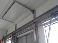 Sekční průmyslová vrata, š. 2500mm x v. 2750mm, vzor lamela, barva stříbrná, povrch stucco