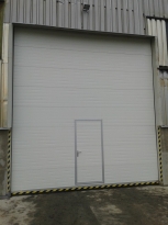 Sekční průmyslová vrata, š. 3000mm x v. 2500mm, vzor lamela, barva bílá, povrch stucco 