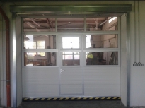 Sekční průmyslová vrata, š. 3000mm x v. 2750mm, vzor lamela, barva bílá, povrch stucco