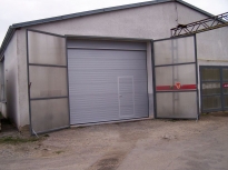 Sekční průmyslová vrata, š. 3250mm x v. 2500mm, vzor lamela, barva stříbrná, povrch stucco