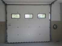 Sekční průmyslová vrata, š. 5250mm x v. 2500mm, vzor lamela, barva bílá, povrch stucco
