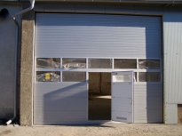Sekční průmyslová vrata, š. 5500mm x v. 5500mm, vzor lamela, barva stříbrná, povrch stucco 
