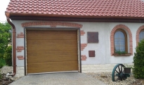 Sekční garážová vrata, 4500mm x 2500mm, vzor lamela, barva zlatý dub, povrch hladká