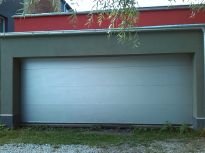 Sekční garážová vrata, výška otvoru 2400mm x 2240mm, vzor lamela, barva STŘÍBRNÁ, povrch hladký