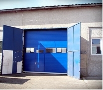 Sekční průmyslová vrata, š. 2500mm x v. 3500mm, vzor lamela, barva modrá, povrch stucco