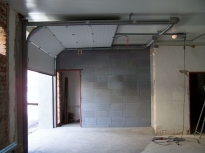 Sekční průmyslová vrata, š. 2500mm x v. 5750mm, vzor lamela, barva šedá, povrch stucco