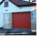 Sekční průmyslová vrata, š. 3500mm x v. 2500mm, vzor lamela, barva červená, povrch stucco