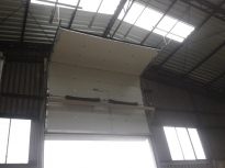 Sekční průmyslová vrata, š. 4500mm x v. 3000mm, vzor lamela, barva bílá, povrch stucco
